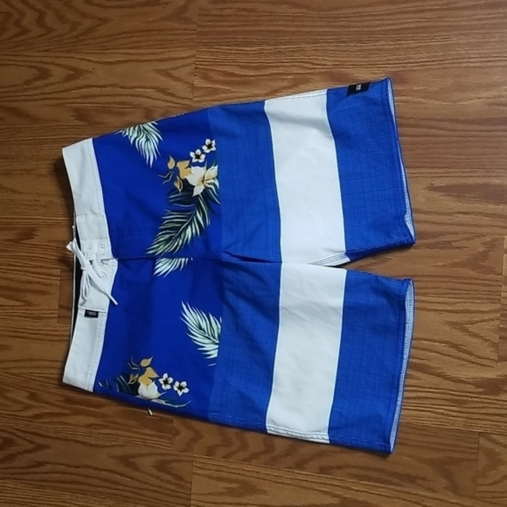 Van's off the wall boardshorts new 26/12